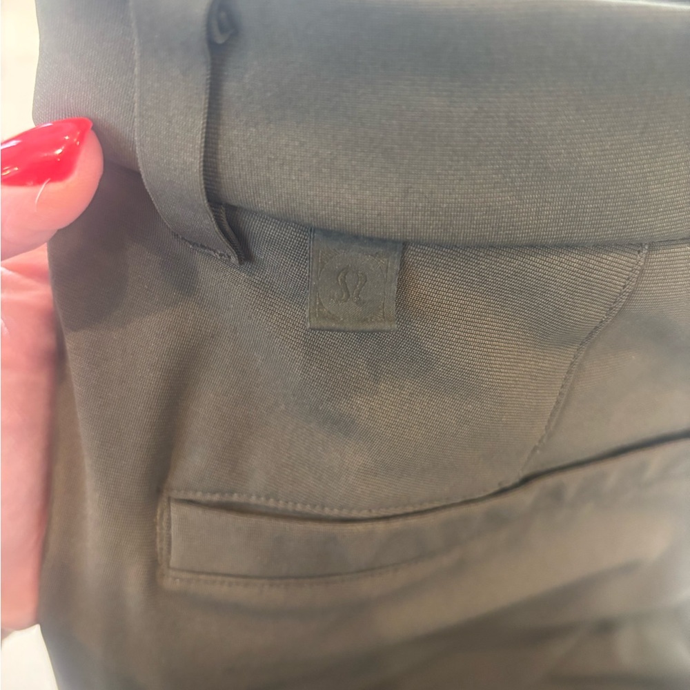 Men’s Lululemon ABC commissioner pants size 32 olive green